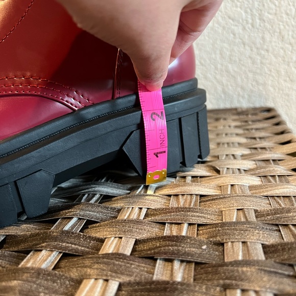 ❌SOLD❌NWOT Guess Dark Red Combat Boots size 8.5W - Picture 3 of 9